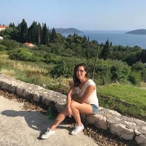 Meet your Posher, Claudia